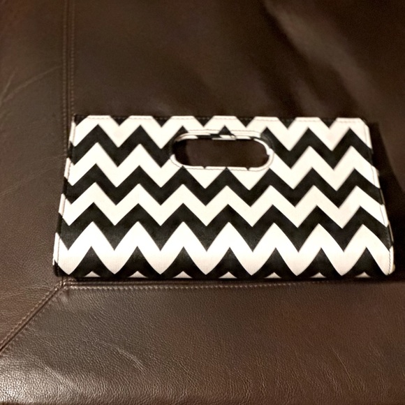 Black and white clutch handbag - Picture 2 of 2